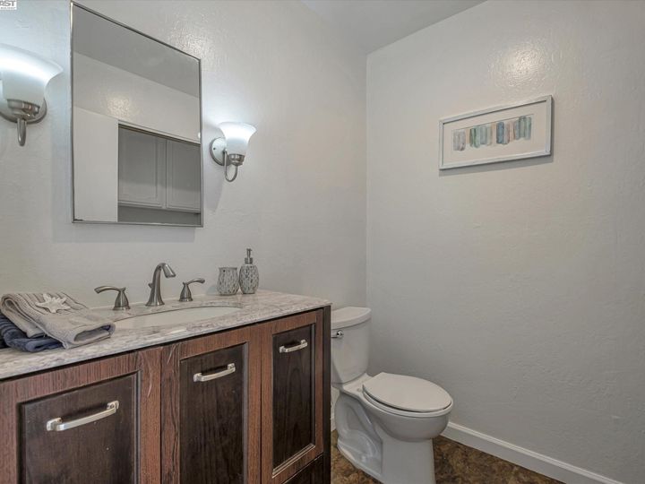 1008 Imperial Pl, Hayward, CA, 94541 Townhouse. Photo 21 of 29