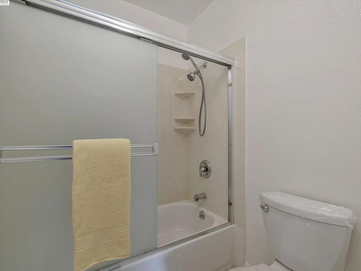 1008 Imperial Pl, Hayward, CA, 94541 Townhouse. Photo 22 of 29