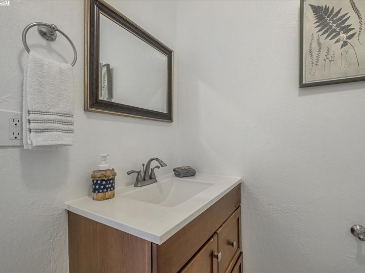 1008 Imperial Pl, Hayward, CA, 94541 Townhouse. Photo 24 of 29