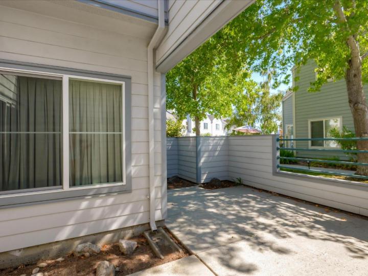 102 Skipjack Ln, Foster City, CA, 94404 Townhouse. Photo 37 of 40
