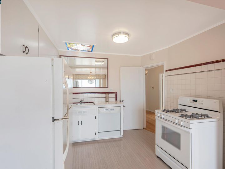 1042 Pacheco St, San Francisco, CA | Golden Gate Heig. Photo 15 of 48
