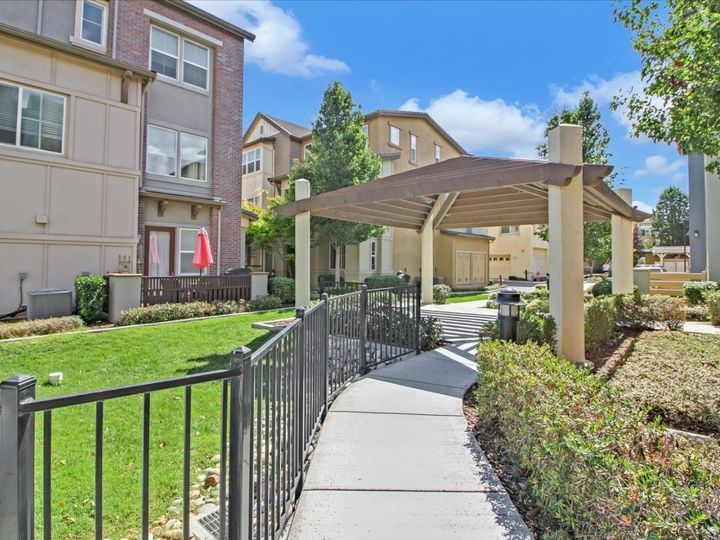 1060 Duane Ct, Sunnyvale, CA, 94085 Townhouse. Photo 41 of 46