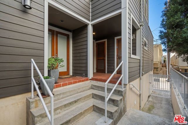11959 Mayfield Ave #5, Los Angeles, CA, 90049 Townhouse. Photo 7 of 35