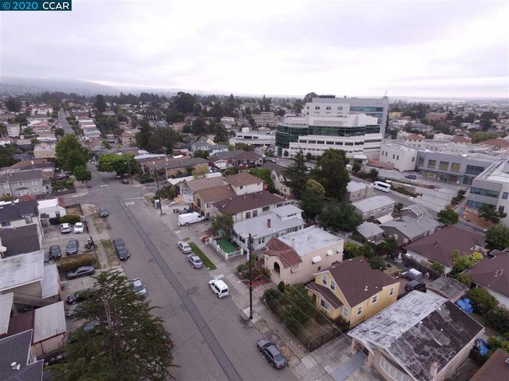1364 E 32nd St, Oakland, CA | Bella Vista Hill. Photo 16 of 17