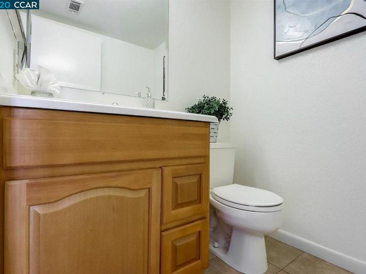 1372 Spring Valley Cmn, Livermore, CA, 94551 Townhouse. Photo 17 of 40