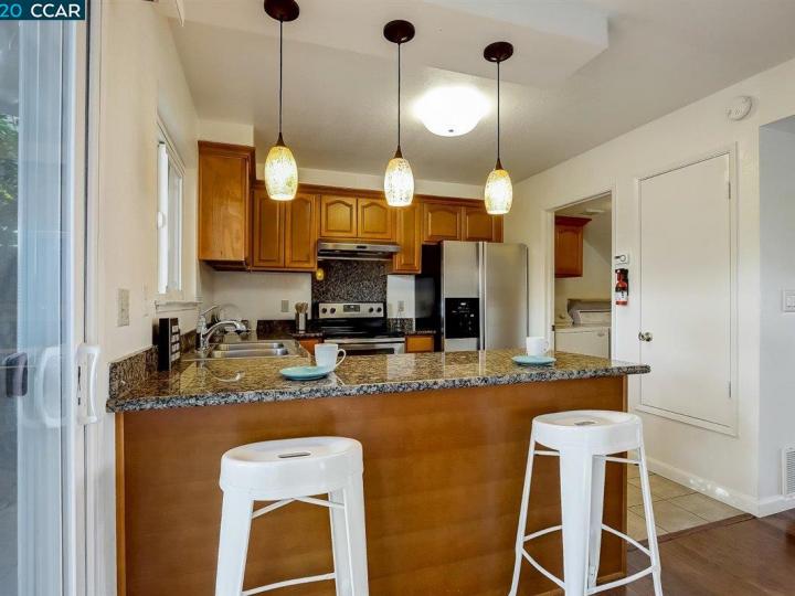 1372 Spring Valley Cmn, Livermore, CA, 94551 Townhouse. Photo 10 of 40