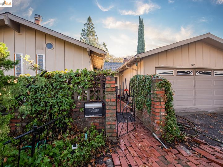 14 Westover Ct, Pleasant Hill, CA | Creekside Park. Photo 4 of 31