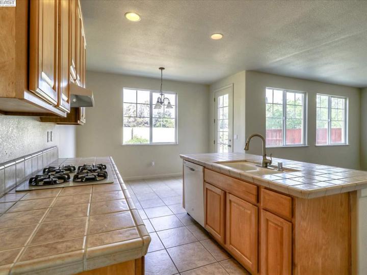 1433 Oasis Ln, Patterson, CA | . Photo 11 of 34