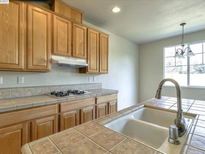1433 Oasis Ln, Patterson, CA | . Photo 12 of 34