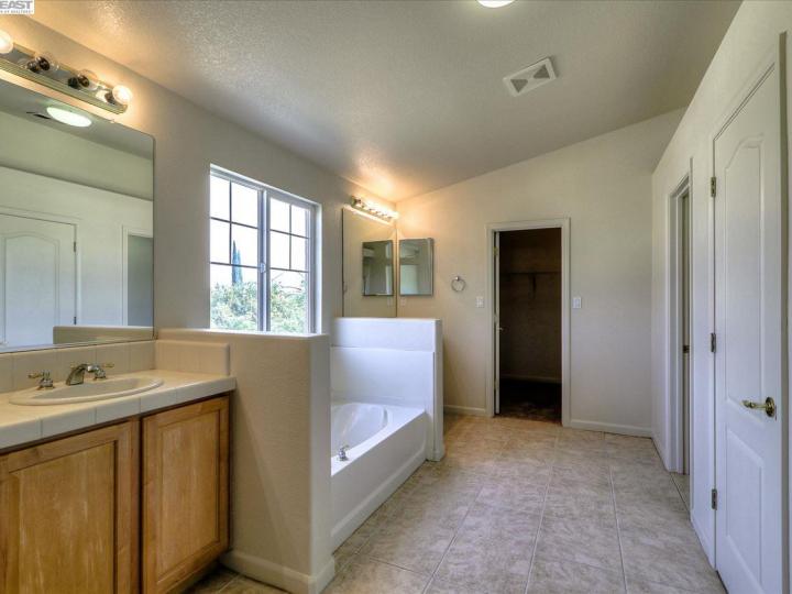 1433 Oasis Ln, Patterson, CA | . Photo 24 of 34