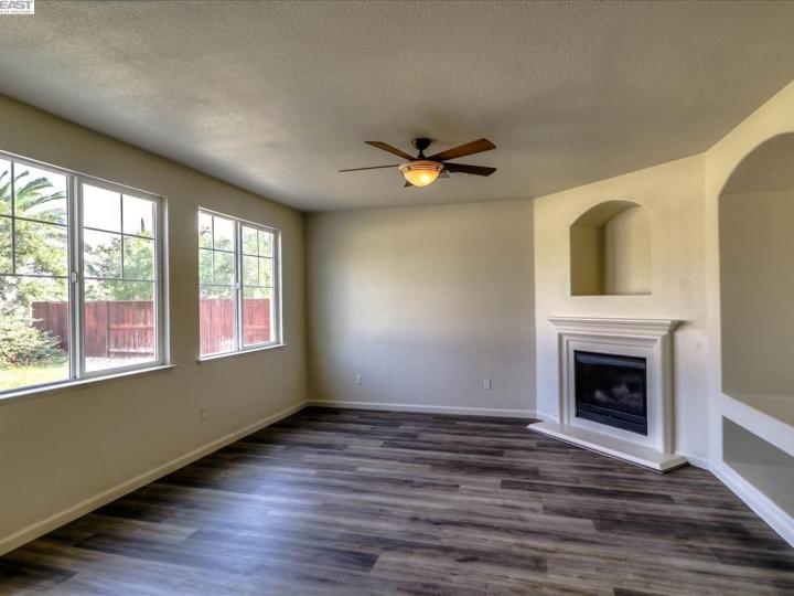 1433 Oasis Ln, Patterson, CA | . Photo 7 of 34
