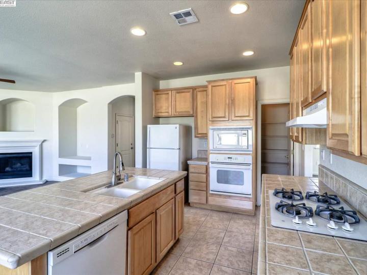 1433 Oasis Ln, Patterson, CA | . Photo 10 of 34