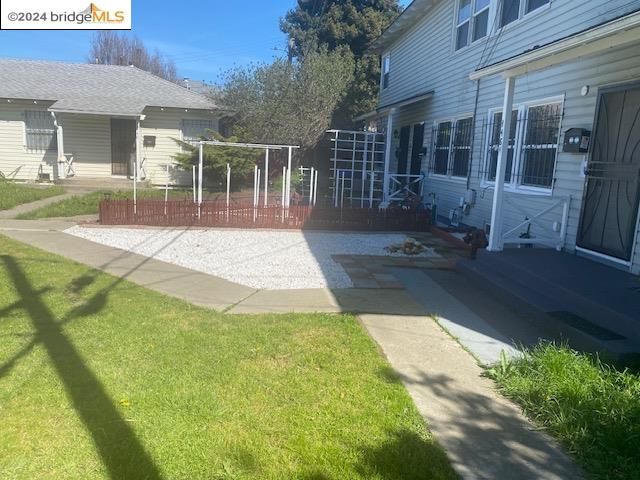 146 W Chanslor Ave, Richmond, CA, 94801 Townhouse. Photo 1 of 8
