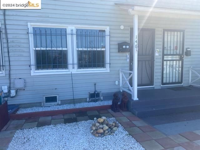 146 W Chanslor Ave, Richmond, CA, 94801 Townhouse. Photo 2 of 8