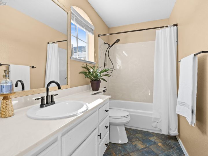 1465 Monterey Ct, Tracy, CA | Central Tracy. Photo 37 of 44