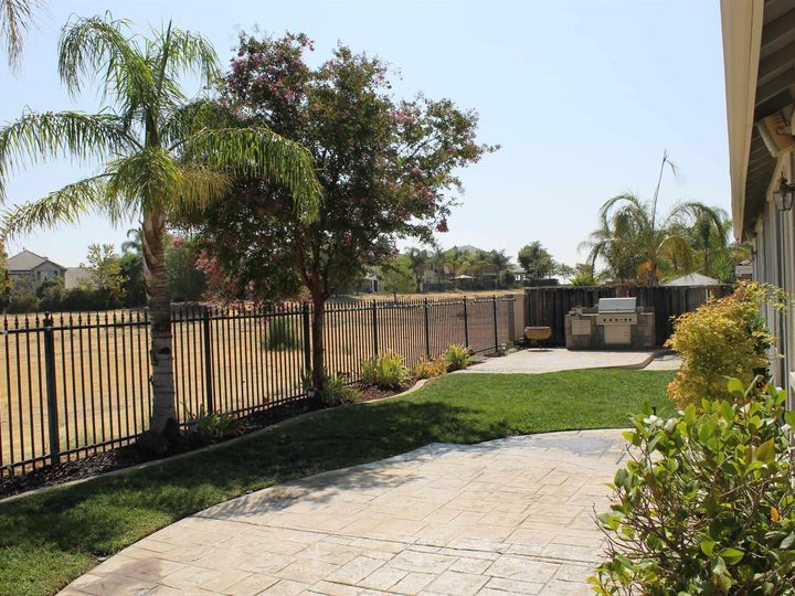 148 E Country Club Dr, Brentwood, CA | Shadow Lakes. Photo 34 of 39