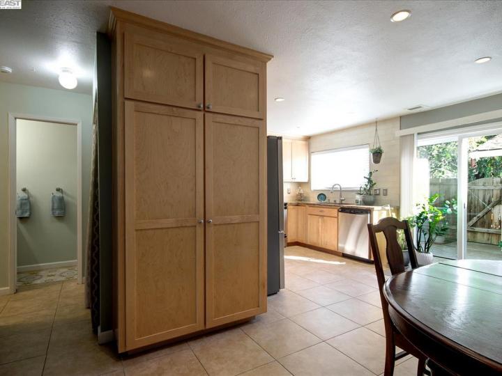 1494 Newhall Pkwy, Concord, CA, 94521 Townhouse. Photo 13 of 37