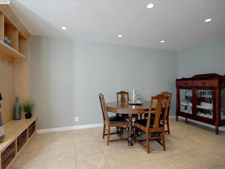 1494 Newhall Pkwy, Concord, CA, 94521 Townhouse. Photo 18 of 37