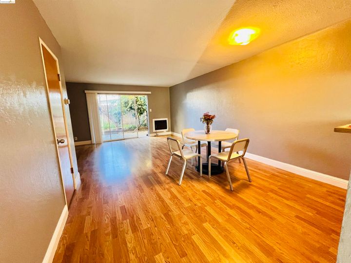 1560 Adelaide St #8, Concord, CA, 94520 Townhouse. Photo 6 of 12