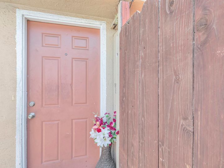 1560 Pine St #14, Concord, CA, 94520 Townhouse. Photo 4 of 22