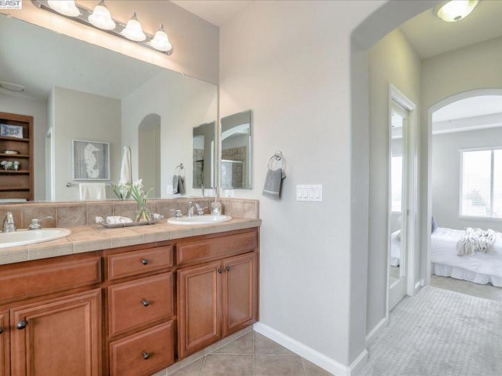 1917 Hollyview Dr, San Ramon, CA | Gale Ranch. Photo 24 of 40