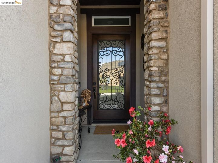 2020 Tempranillo Ln, Brentwood, CA | Trilogy Vineyards. Photo 2 of 36