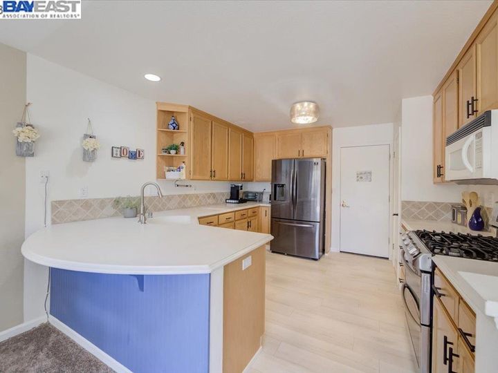 20481 Summercrest Dr, Castro Valley, CA, 94552 Townhouse. Photo 10 of 35