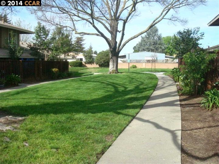 2049 Olivera Rd #B, Concord, CA, 94520 Townhouse. Photo 2 of 12