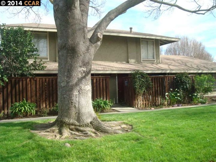 2049 Olivera Rd #B, Concord, CA, 94520 Townhouse. Photo 4 of 12