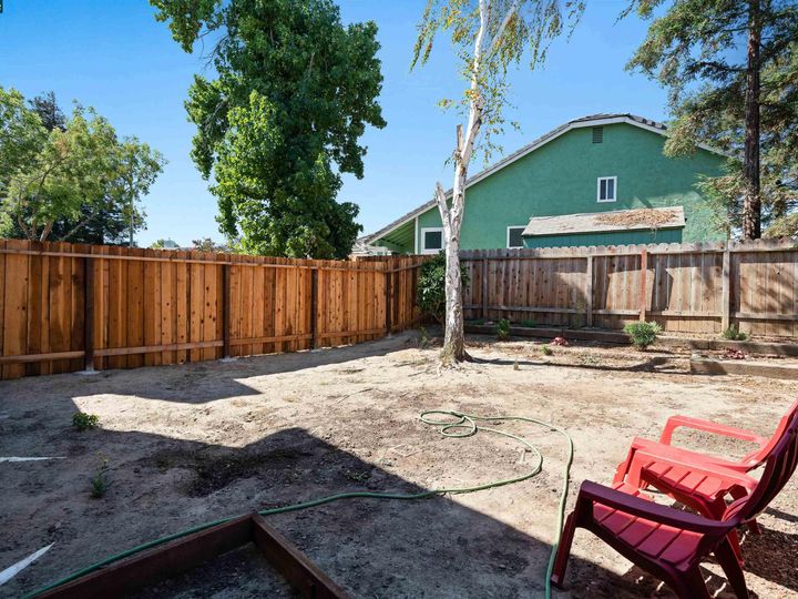 205 Heron Dr, Pittsburg, CA, 94565 Townhouse. Photo 9 of 12