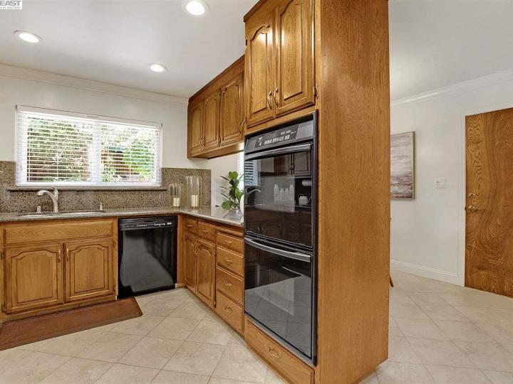 22041 Barnhill Ln, Castro Valley, CA | 5 Canyons. Photo 11 of 33