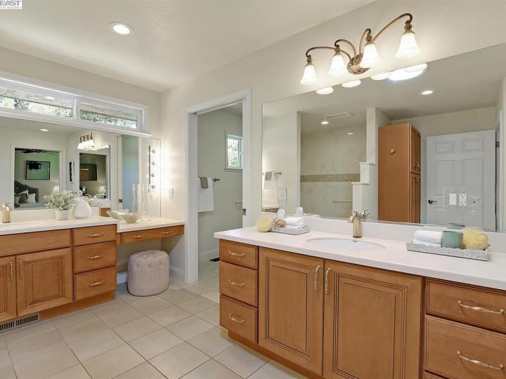 22041 Barnhill Ln, Castro Valley, CA | 5 Canyons. Photo 24 of 33