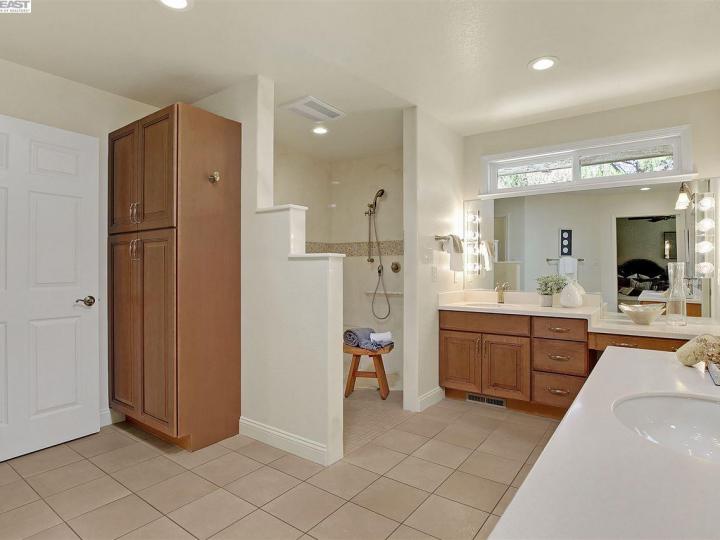 22041 Barnhill Ln, Castro Valley, CA | 5 Canyons. Photo 25 of 33