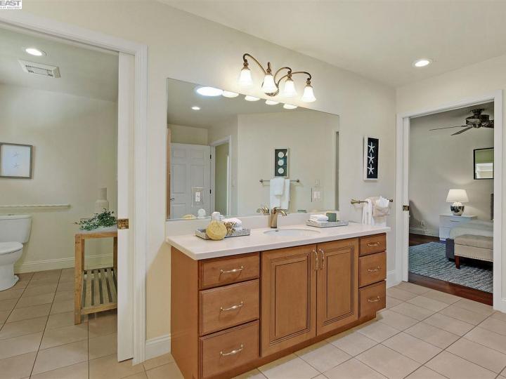 22041 Barnhill Ln, Castro Valley, CA | 5 Canyons. Photo 26 of 33