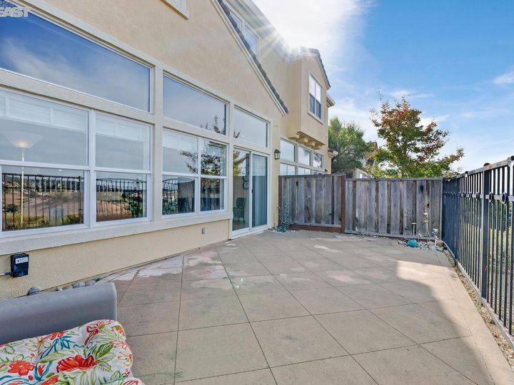 22305 W Lyndon Loop, Castro Valley, CA, 94552 Townhouse. Photo 38 of 40