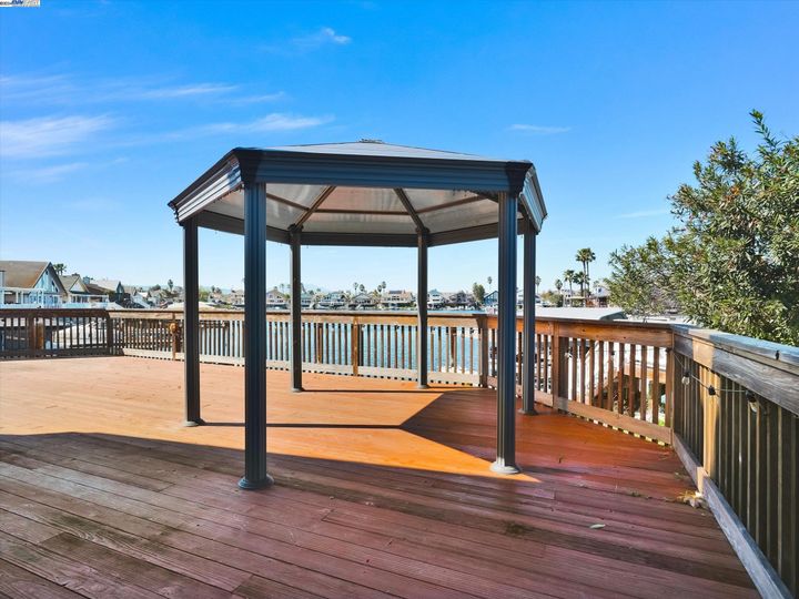 2306 Cove Ct, Discovery Bay, CA | Delta Waterfront Access. Photo 14 of 17