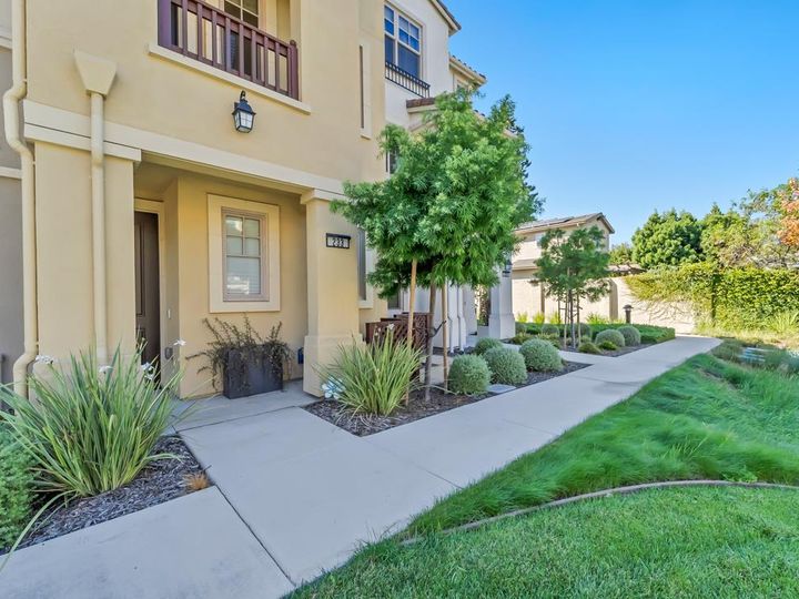 233 Ariana Pl, Mountain View, CA, 94043 Townhouse. Photo 25 of 37