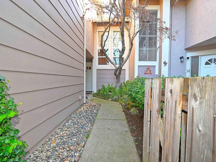 2482 Cheshire Ct, San Leandro, CA, 94577 Townhouse. Photo 3 of 50