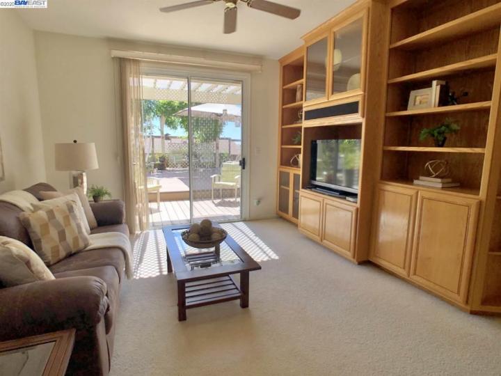 25169 Valley Oak Dr, Castro Valley, CA | Gold Creek. Photo 26 of 37