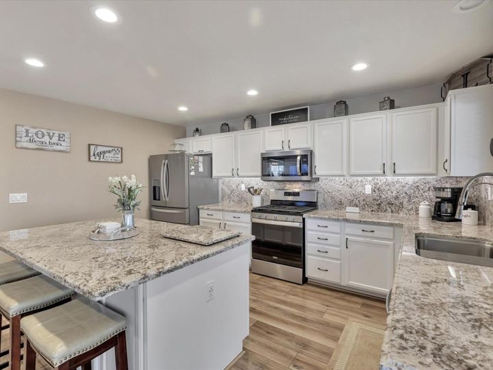 2541 Glenview Dr, Hollister, CA | . Photo 29 of 60