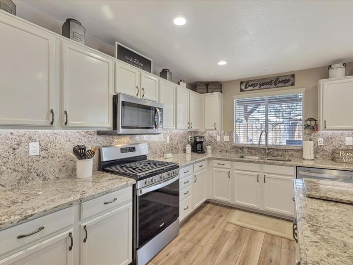 2541 Glenview Dr, Hollister, CA | . Photo 31 of 60