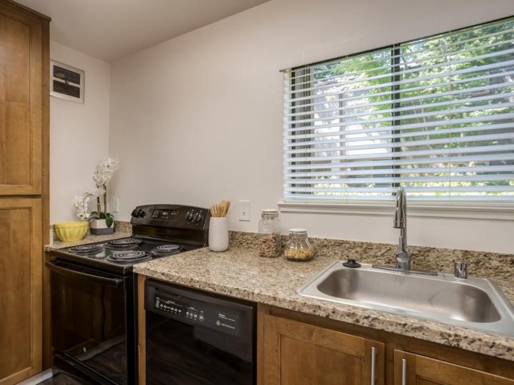 272 Andsbury Ave, Mountain View, CA, 94043 Townhouse. Photo 7 of 18