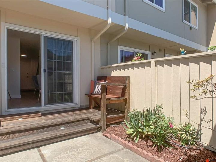 29 Saw Mill Ct, Mountain View, CA, 94043 Townhouse. Photo 13 of 40