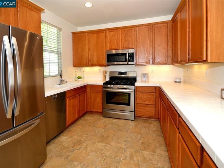 30 Picasso Ct, Pleasant Hill, CA, 94523 Townhouse. Photo 9 of 28