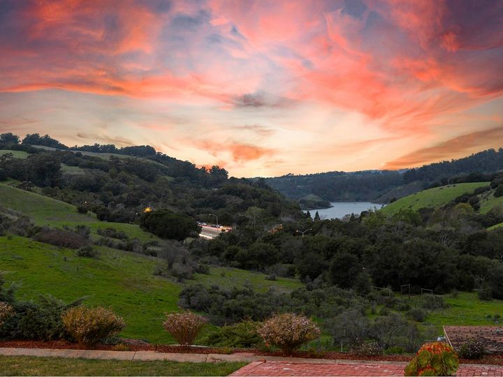 3138 Aylesbury Ct, Castro Valley, CA | Lake Chabot. Photo 1 of 52