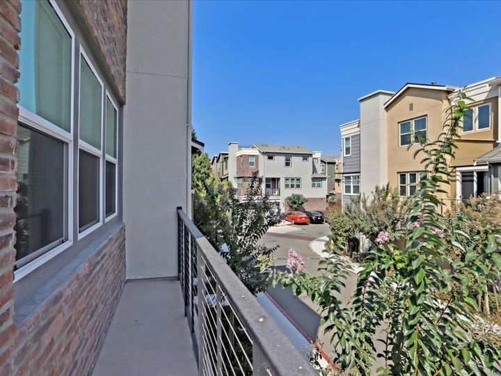 337 Charles Morris Ter, Sunnyvale, CA, 94085 Townhouse. Photo 37 of 40