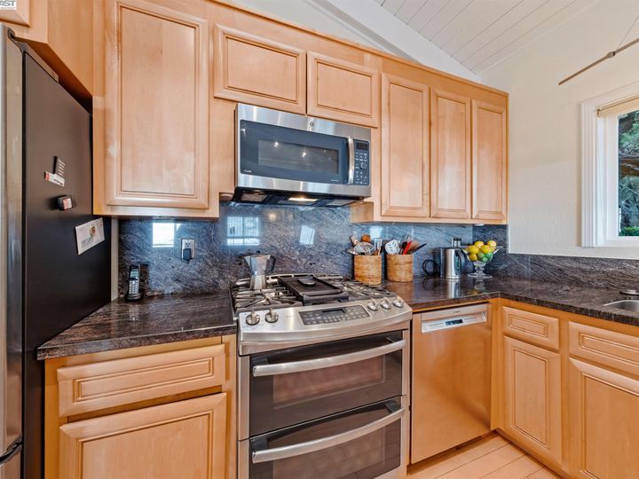3425 Brunell Dr, Oakland, CA | Woodminster. Photo 25 of 59