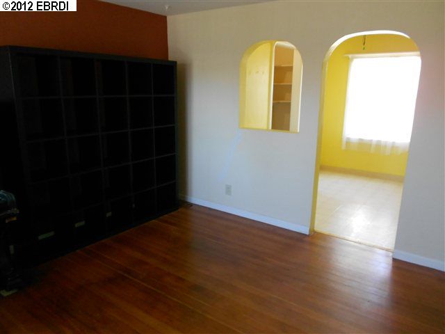 353 W Chanslor Ave, Richmond, CA, 94801 Townhouse. Photo 3 of 11