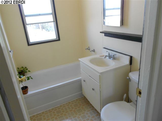 353 W Chanslor Ave, Richmond, CA, 94801 Townhouse. Photo 7 of 11