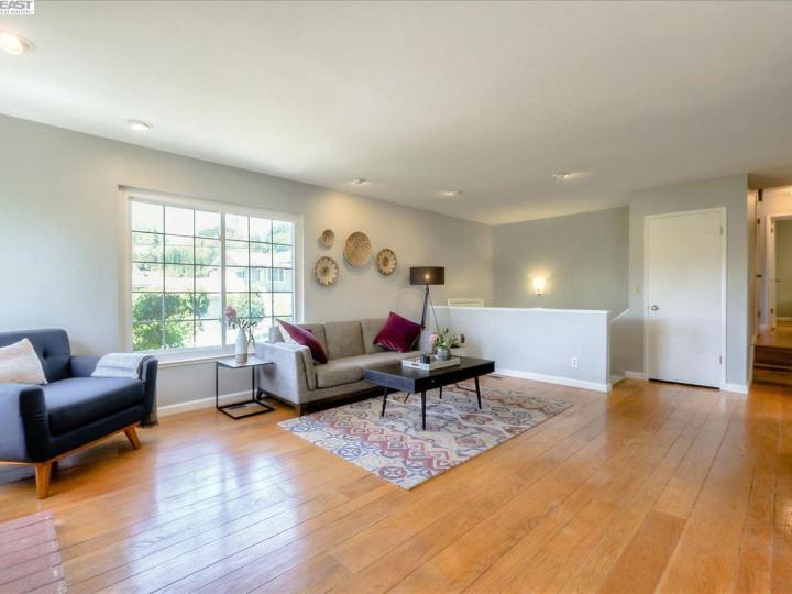 3539 Arcadian Ct, Castro Valley, CA | Lake Chabot. Photo 2 of 30